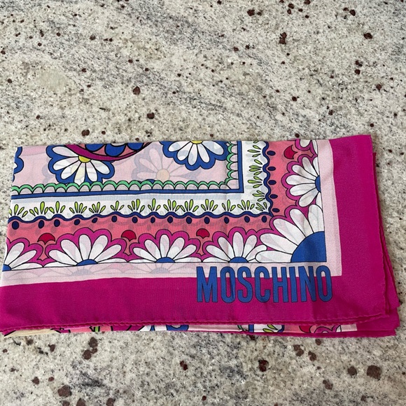 Made In Italy Silk Bear And Flowers Scarf from MOSCHINO - Picture 5 of 7